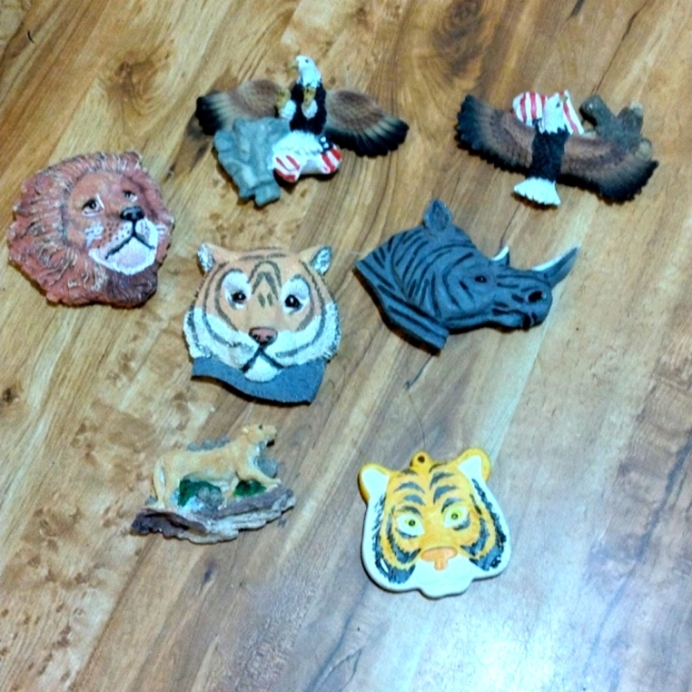 6 magnets and one that hangs 7 total